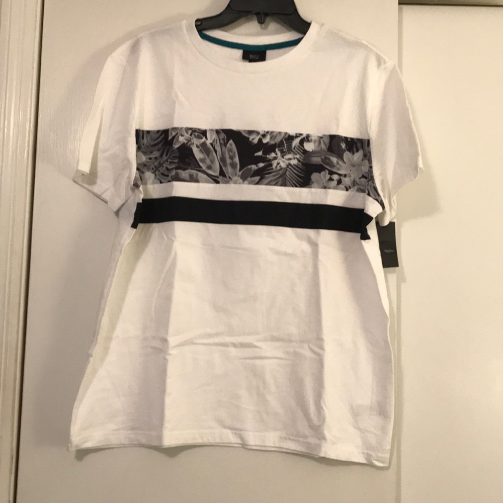 Men’s black and white tee shirt